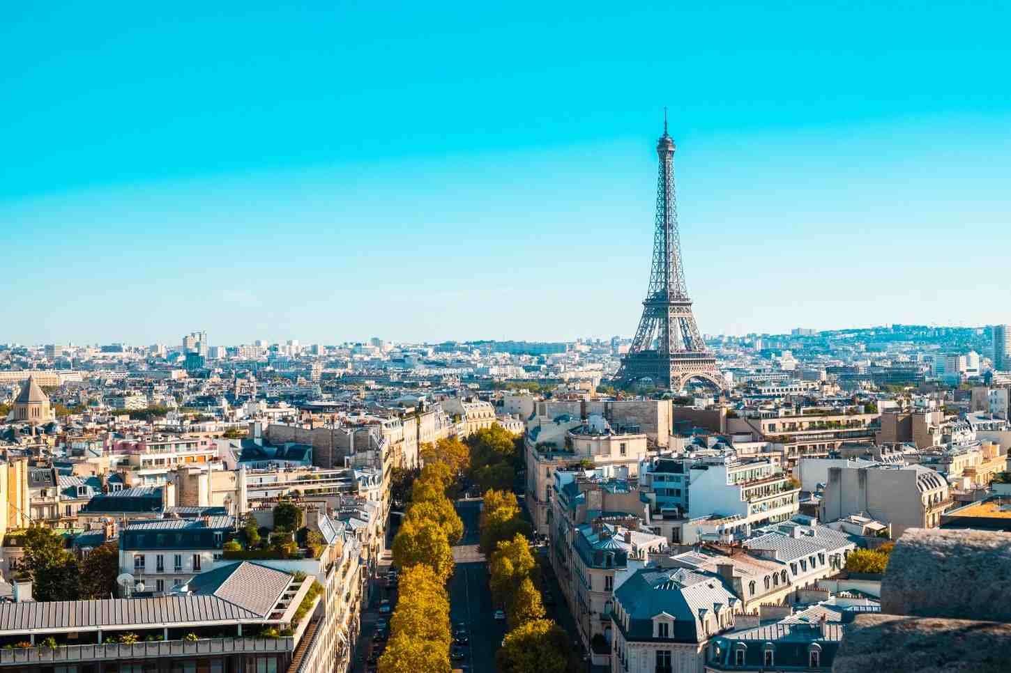 Airline reservations for Paris and discounted flight booking offers