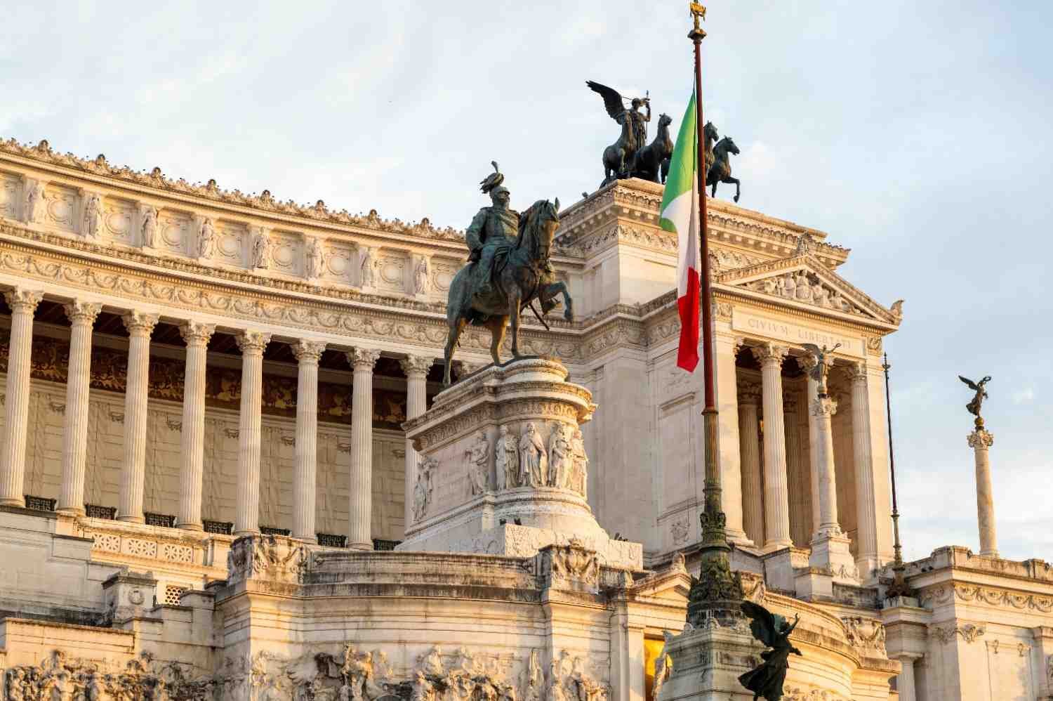 Book international airlines to Rome with exclusive flight booking deals